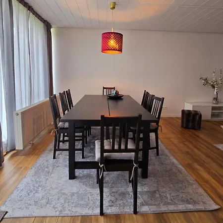 Haus Mit 6 Apartment *