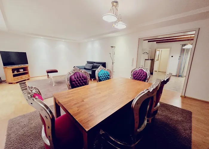 Haus Mit 6 アパート *